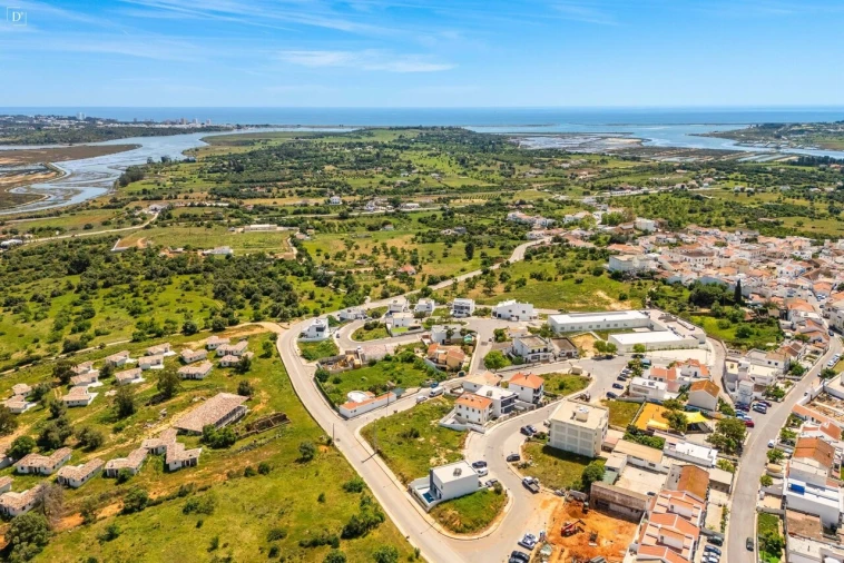 Moradia T3 para Venda em Mexilhoeira Grande Foto 38