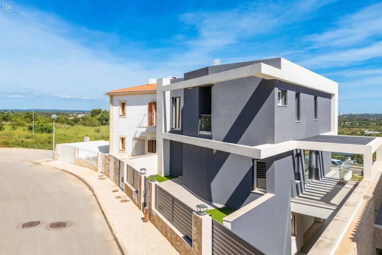 Moradia T3 para Venda em Mexilhoeira Grande