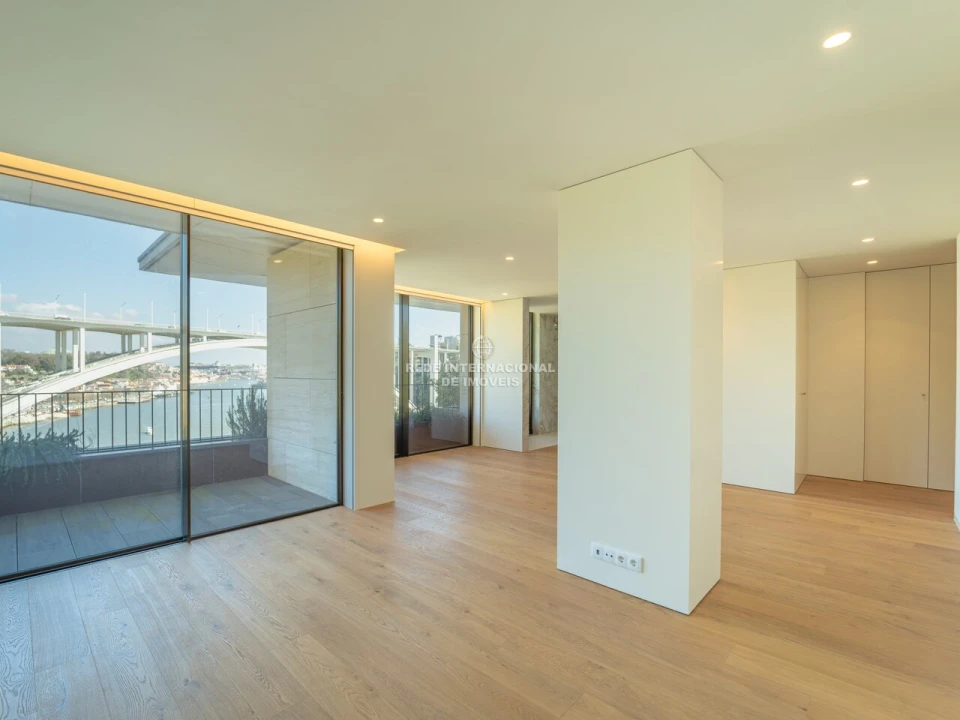 Apartamento T3 para Venda em Lordelo do Ouro e Massarelos Foto 31
