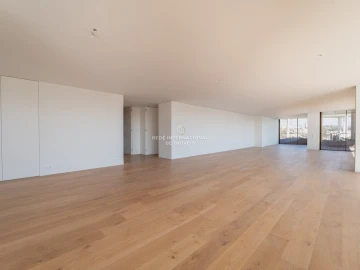 Apartamento T3 para Venda em Lordelo do Ouro e Massarelos