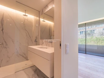 Apartamento T3 para Venda em Lordelo do Ouro e Massarelos