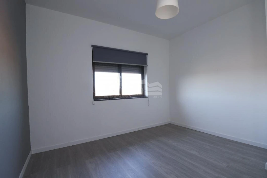 Apartamento T3 para Venda em Sé, Santa Maria e Meixedo Foto 8