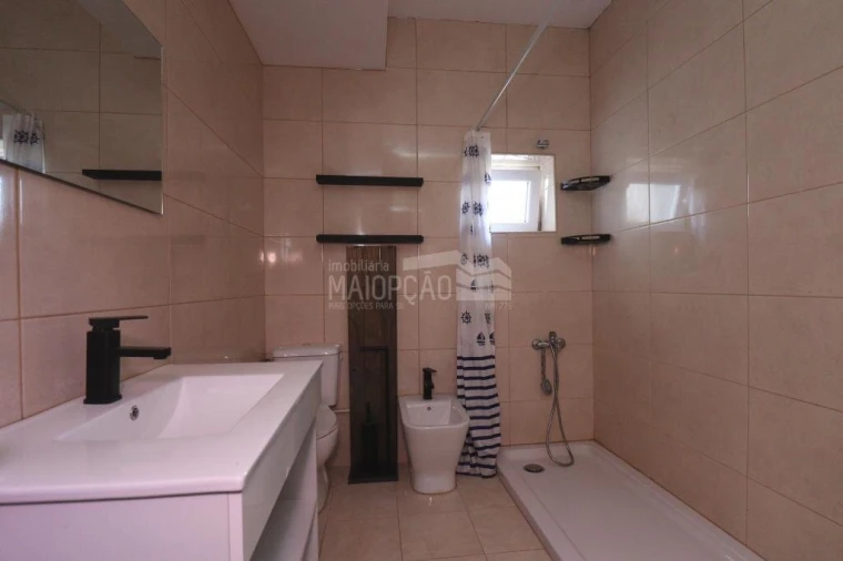 Apartamento T3 para Venda em Sé, Santa Maria e Meixedo Foto 6