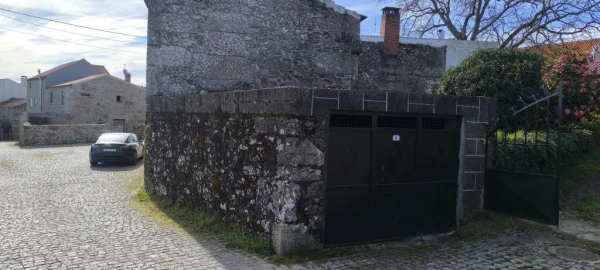 Moradia T3 para Venda em Vila Fernando