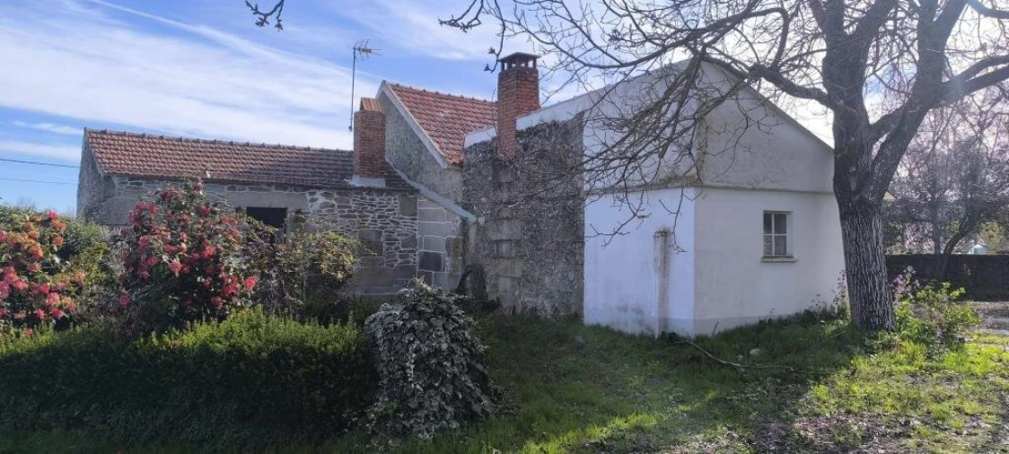 Moradia T3 para Venda em Vila Fernando Foto 3