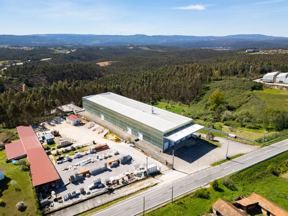 Armazém para Venda em Oliveira do Mondego e Travanca do Mondego Foto 1