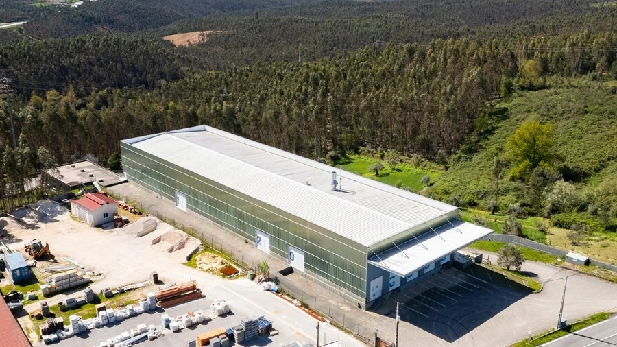 Armazém para Venda em Oliveira do Mondego e Travanca do Mondego