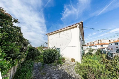 Moradia T5 para Venda em Queluz e Belas