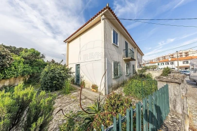 Moradia T5 para Venda em Queluz e Belas