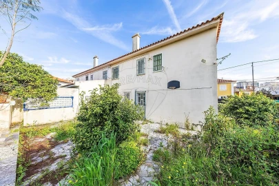 Moradia T5 para Venda em Queluz e Belas