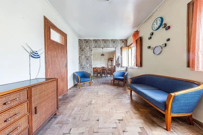 Moradia T5 para Venda em Queluz e Belas