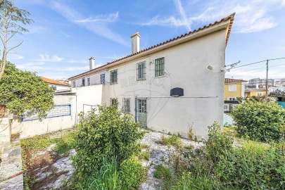 Moradia T5 para Venda em Queluz e Belas