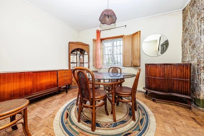 Moradia T5 para Venda em Queluz e Belas