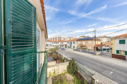 Moradia T5 para Venda em Queluz e Belas