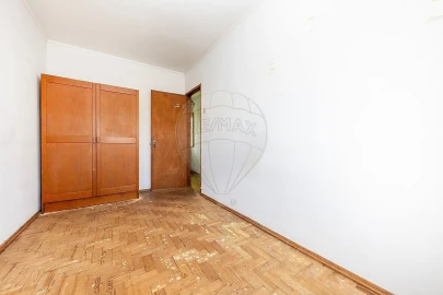 Moradia T5 para Venda em Queluz e Belas