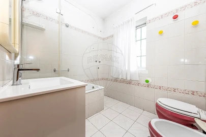 Moradia T5 para Venda em Queluz e Belas