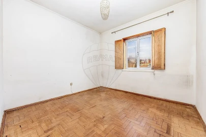 Moradia T5 para Venda em Queluz e Belas