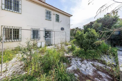 Moradia T5 para Venda em Queluz e Belas