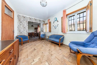 Moradia T5 para Venda em Queluz e Belas