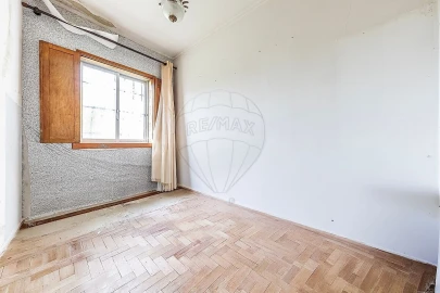 Moradia T5 para Venda em Queluz e Belas