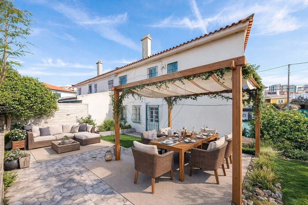 Moradia T5 para Venda em Queluz e Belas Foto 1