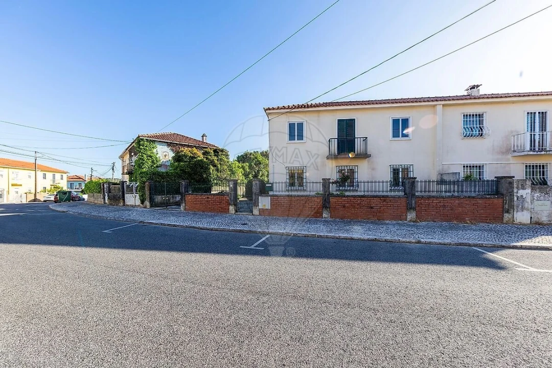 Moradia T5 para Venda em Queluz e Belas Foto 41