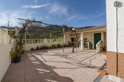 Moradia T5 para Venda em Teixoso e Sarzedo