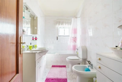 Moradia T5 para Venda em Teixoso e Sarzedo