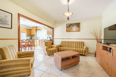 Moradia T5 para Venda em Teixoso e Sarzedo