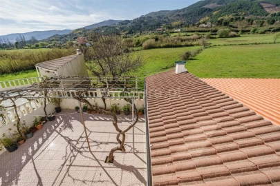 Moradia T5 para Venda em Teixoso e Sarzedo