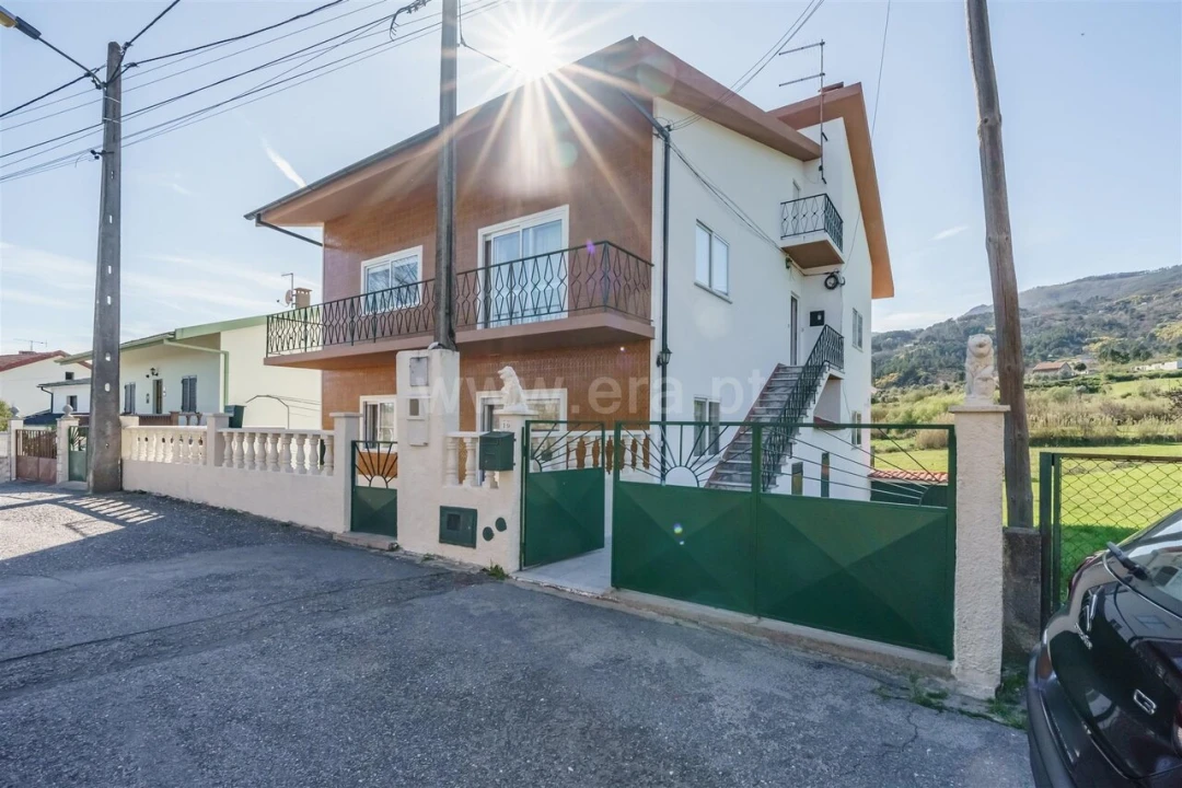 Moradia T5 para Venda em Teixoso e Sarzedo Foto 1