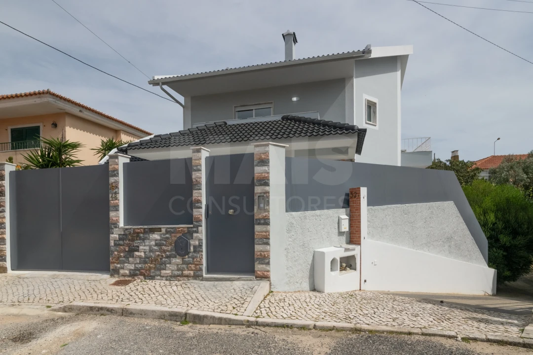 Moradia T4 para Venda em Alcabideche Foto 8