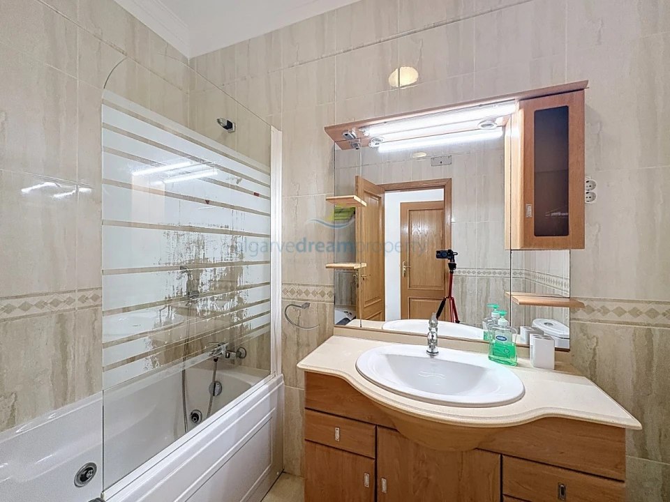 Apartamento T2 para Venda em Albufeira e Olhos de Água Foto 23