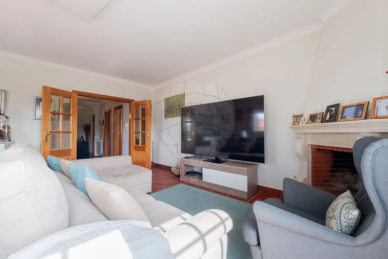 Moradia T3 para Venda em Azueira e Sobral da Abelheira Foto 9