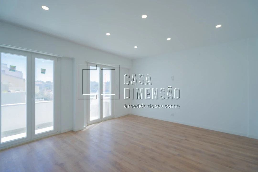 Apartamento T3 para Venda em Benfica Foto 3