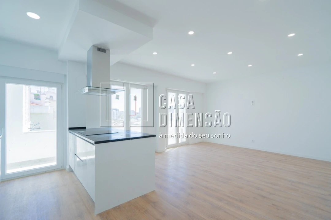 Apartamento T3 para Venda em Benfica Foto 4