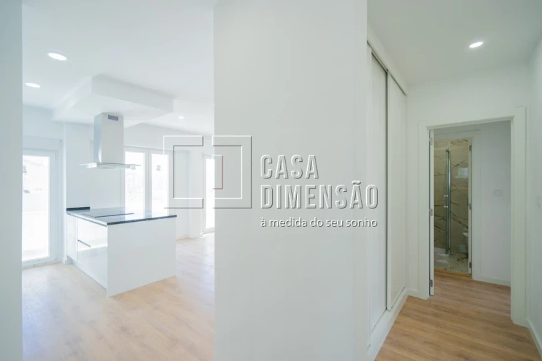 Apartamento T3 para Venda em Benfica Foto 2