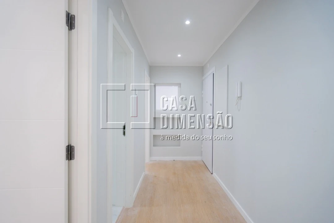 Apartamento T2 para Venda em Venteira Foto 3