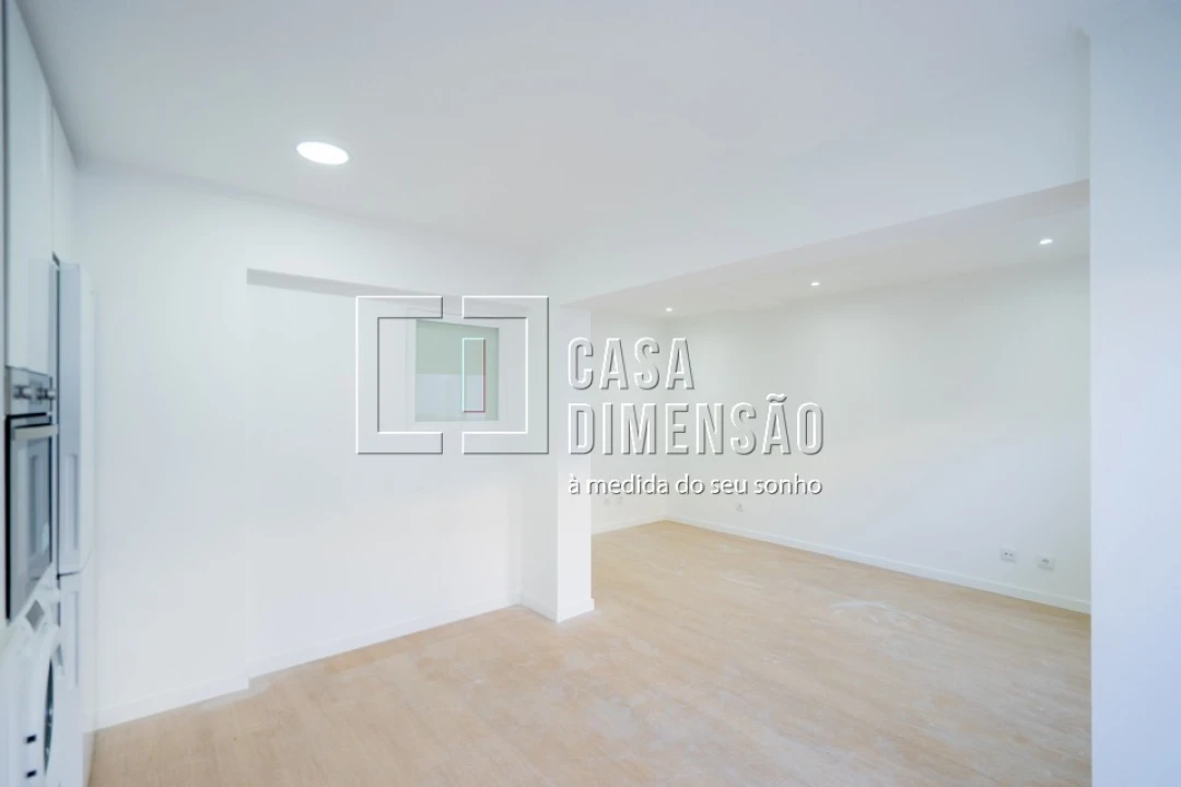 Apartamento T2 para Venda em Venteira Foto 9