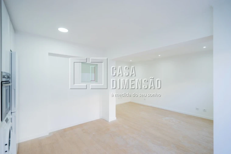 Apartamento T2 para Venda em Venteira Foto 9