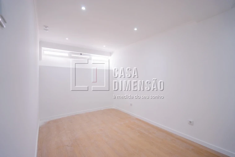 Apartamento T2 para Venda em Venteira Foto 19