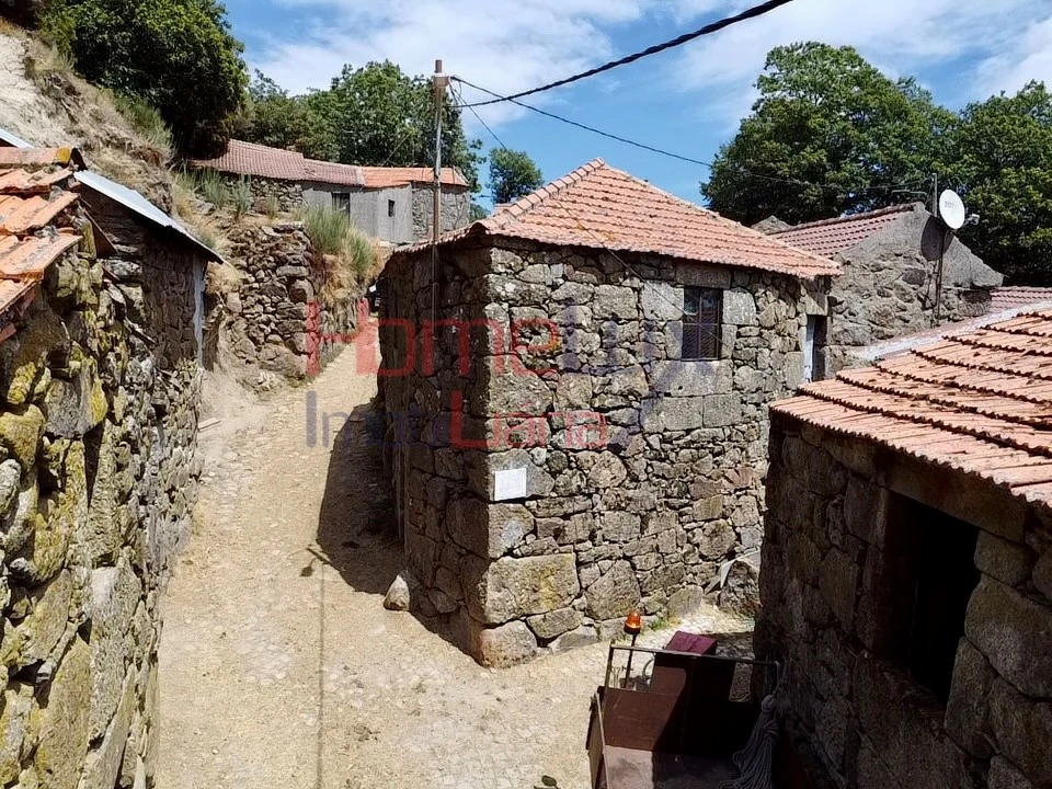 Moradia T1 para Venda em Gosende Foto 9
