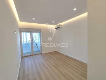 Apartamento T3 para Venda em Laranjeiro e Feijó