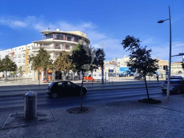 Apartamento T3 para Venda em Laranjeiro e Feijó