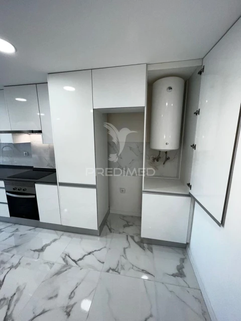 Apartamento T3 para Venda em Laranjeiro e Feijó