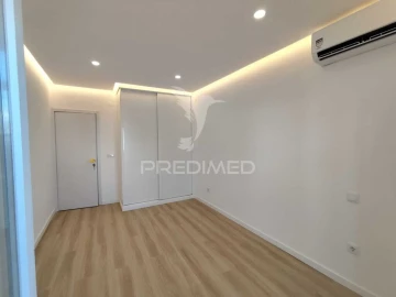 Apartamento T3 para Venda em Laranjeiro e Feijó