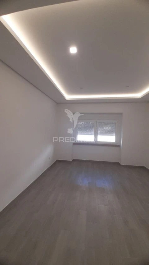 Apartamento T3 para Venda em Laranjeiro e Feijó