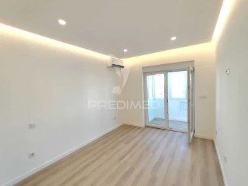 Apartamento T3 para Venda em Laranjeiro e Feijó