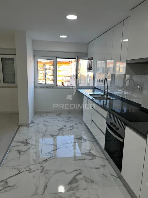 Apartamento T3 para Venda em Laranjeiro e Feijó