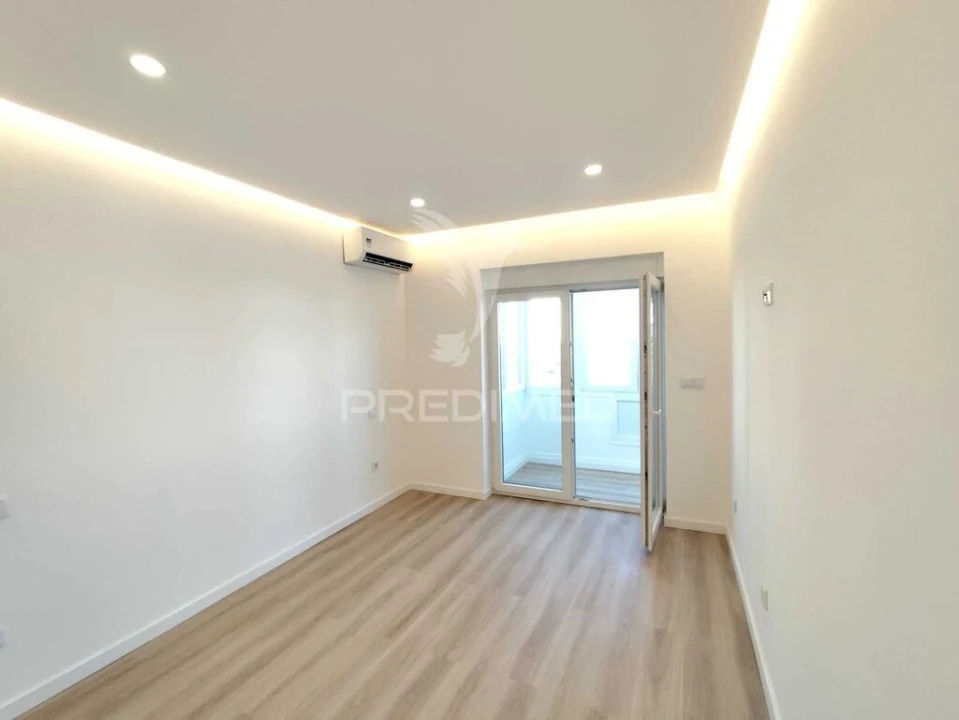 Apartamento T3 para Venda em Laranjeiro e Feijó Foto 7